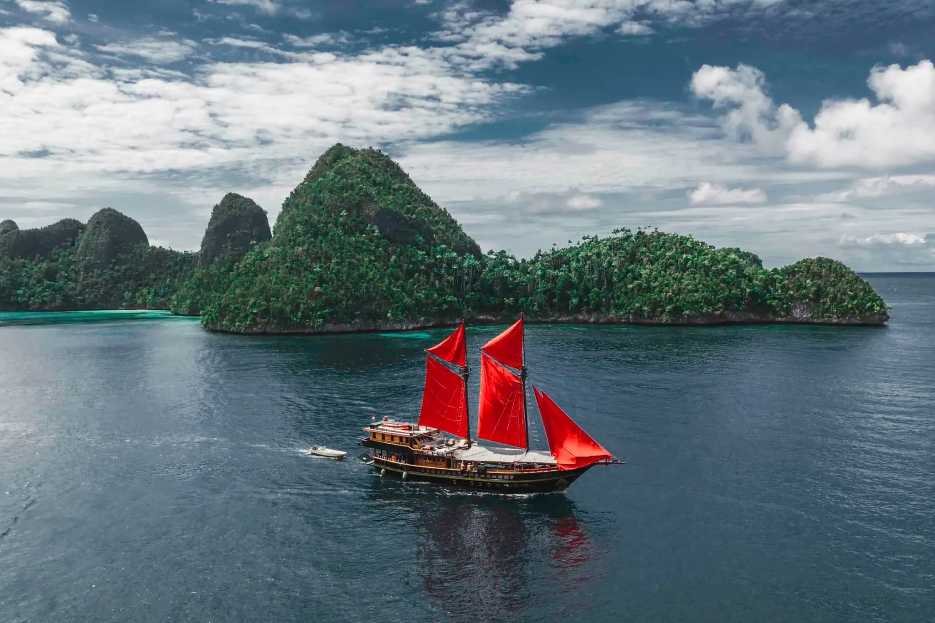 Scuba Diving Liveaboard in Raja Ampat